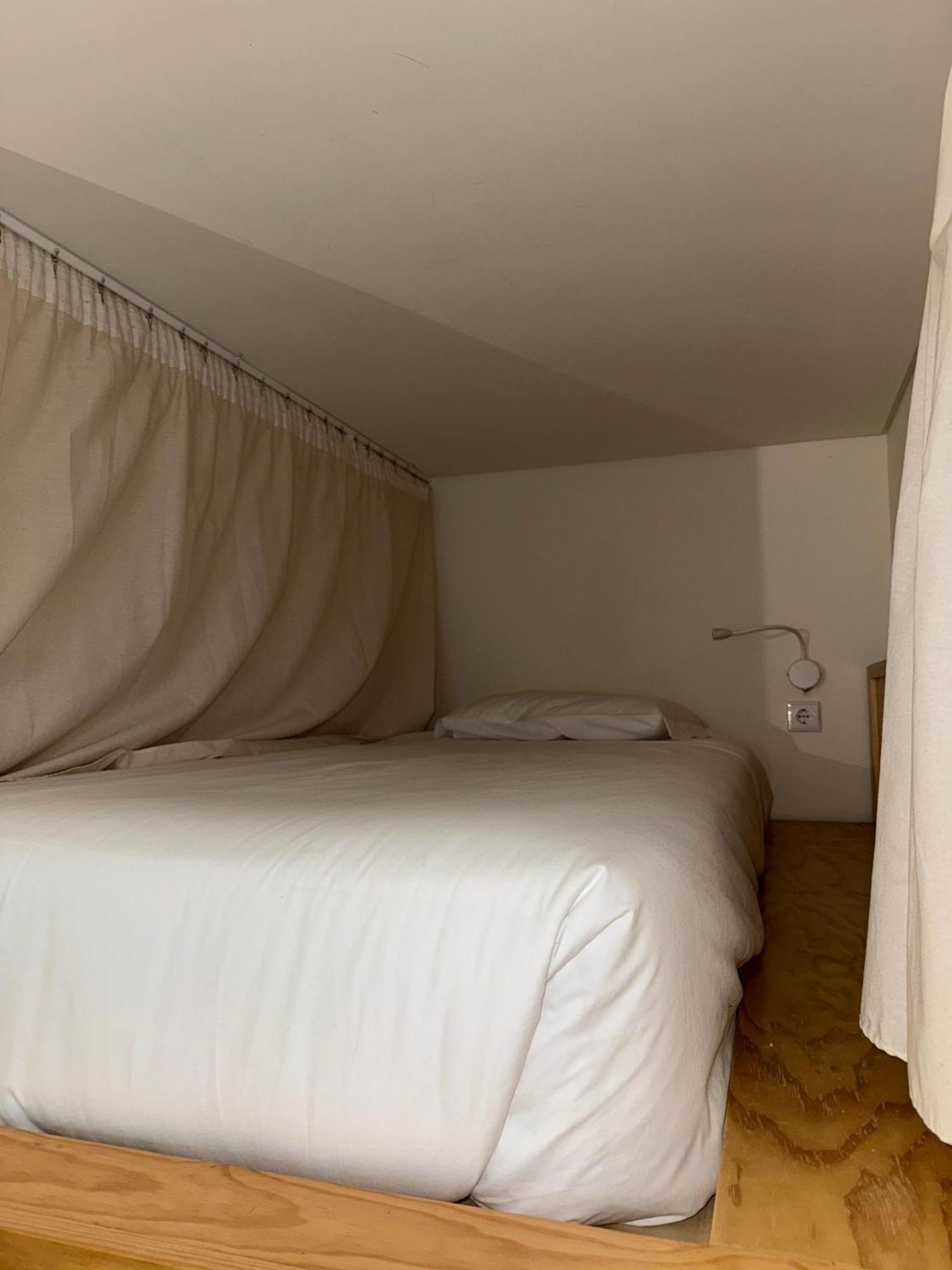 Surf & Sea Suites Parede Bagian luar foto