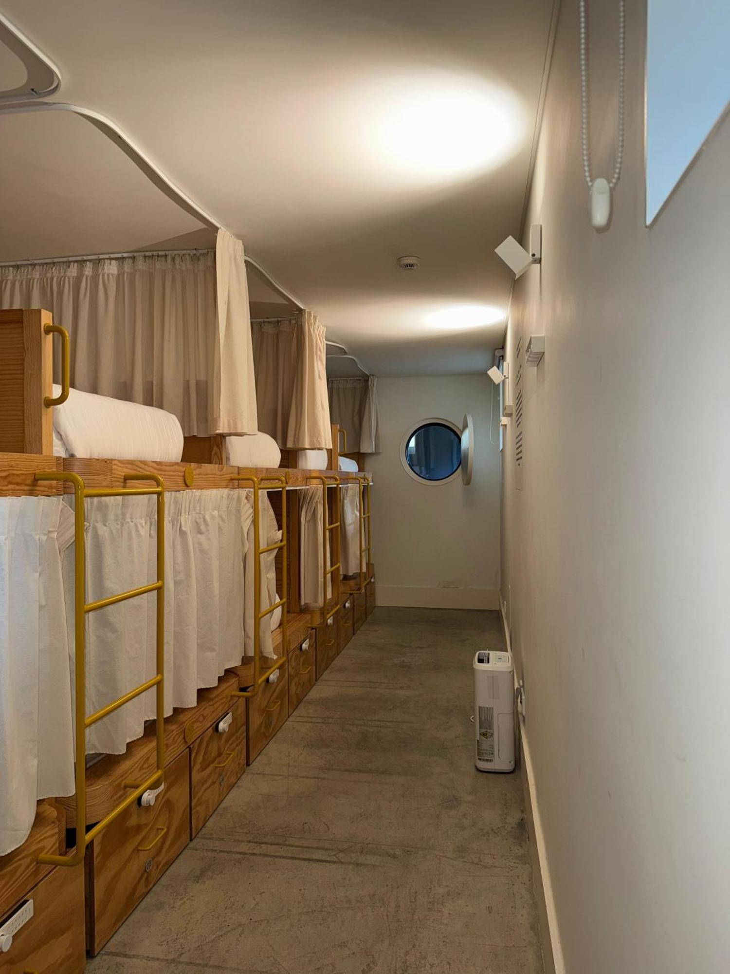 Surf & Sea Suites Parede Bagian luar foto