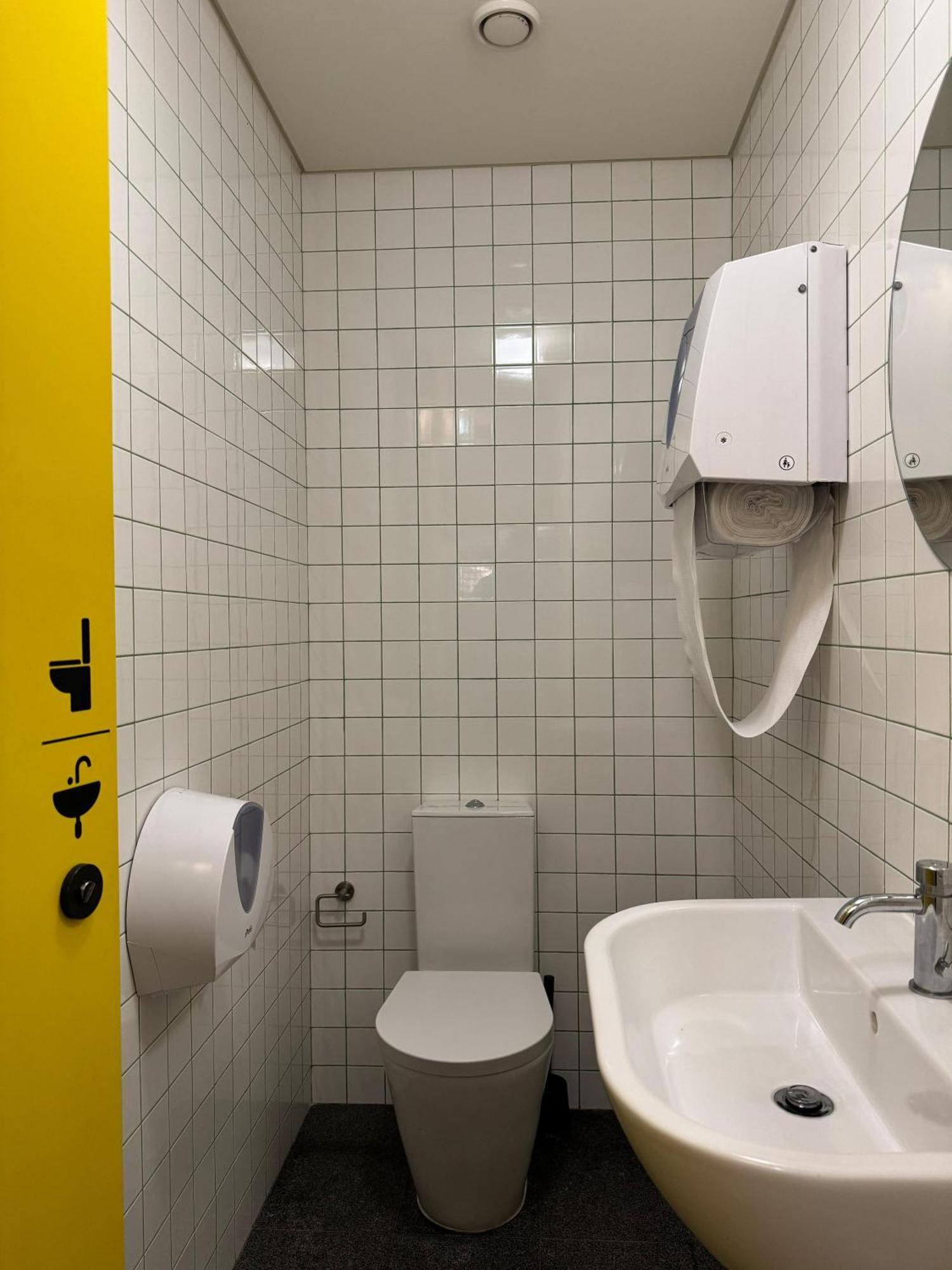 Surf & Sea Suites Parede Bagian luar foto