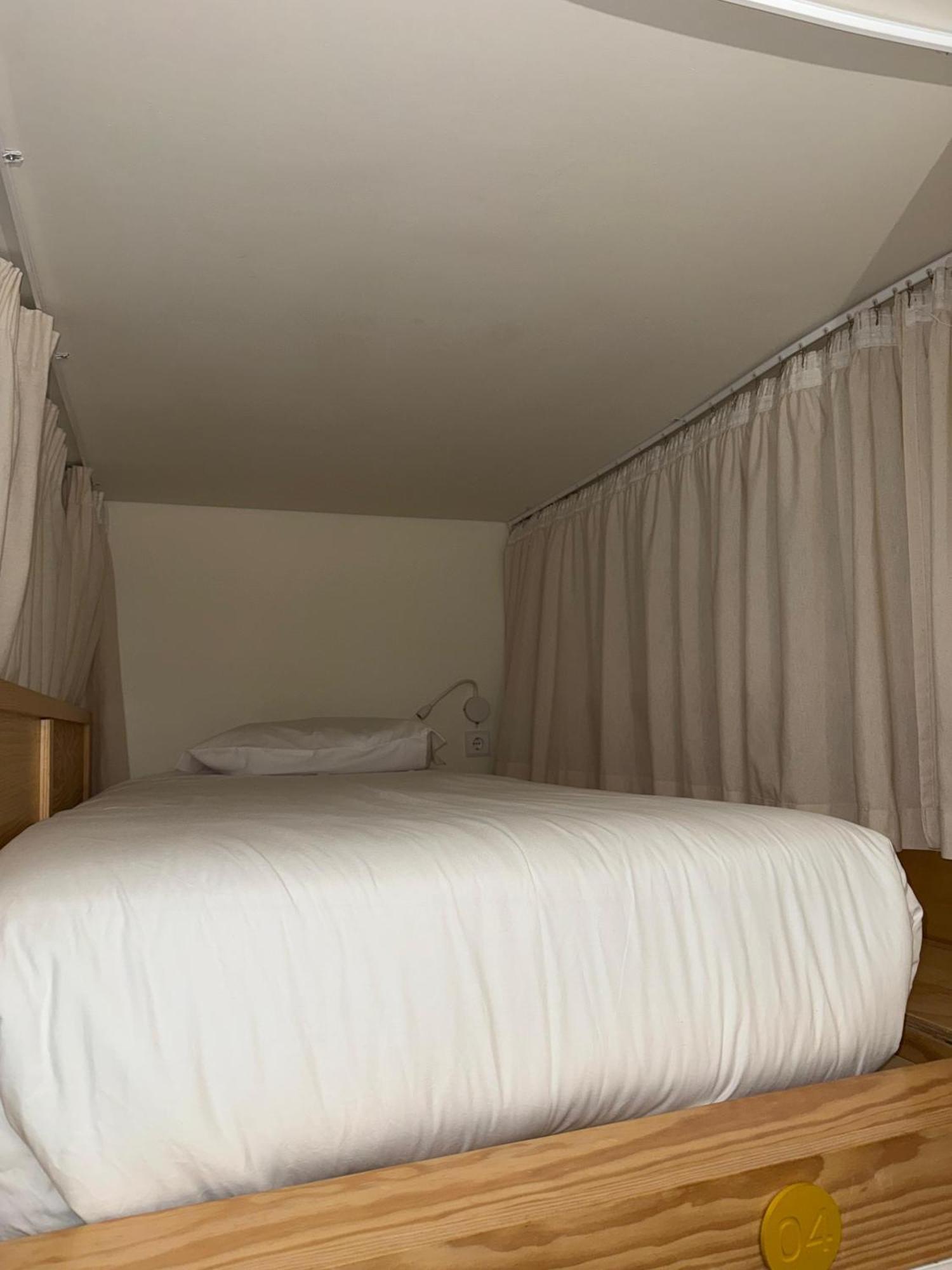 Surf & Sea Suites Parede Bagian luar foto