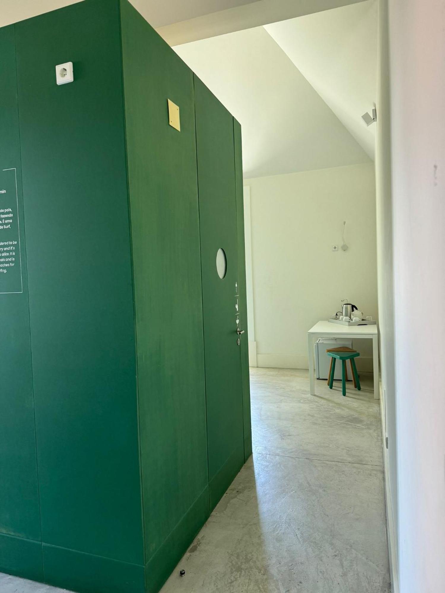 Surf & Sea Suites Parede Bagian luar foto