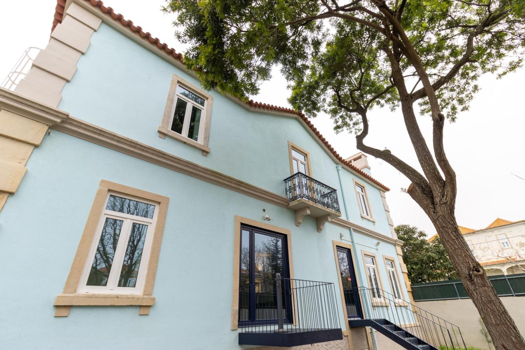 Surf & Sea Suites Parede Bagian luar foto