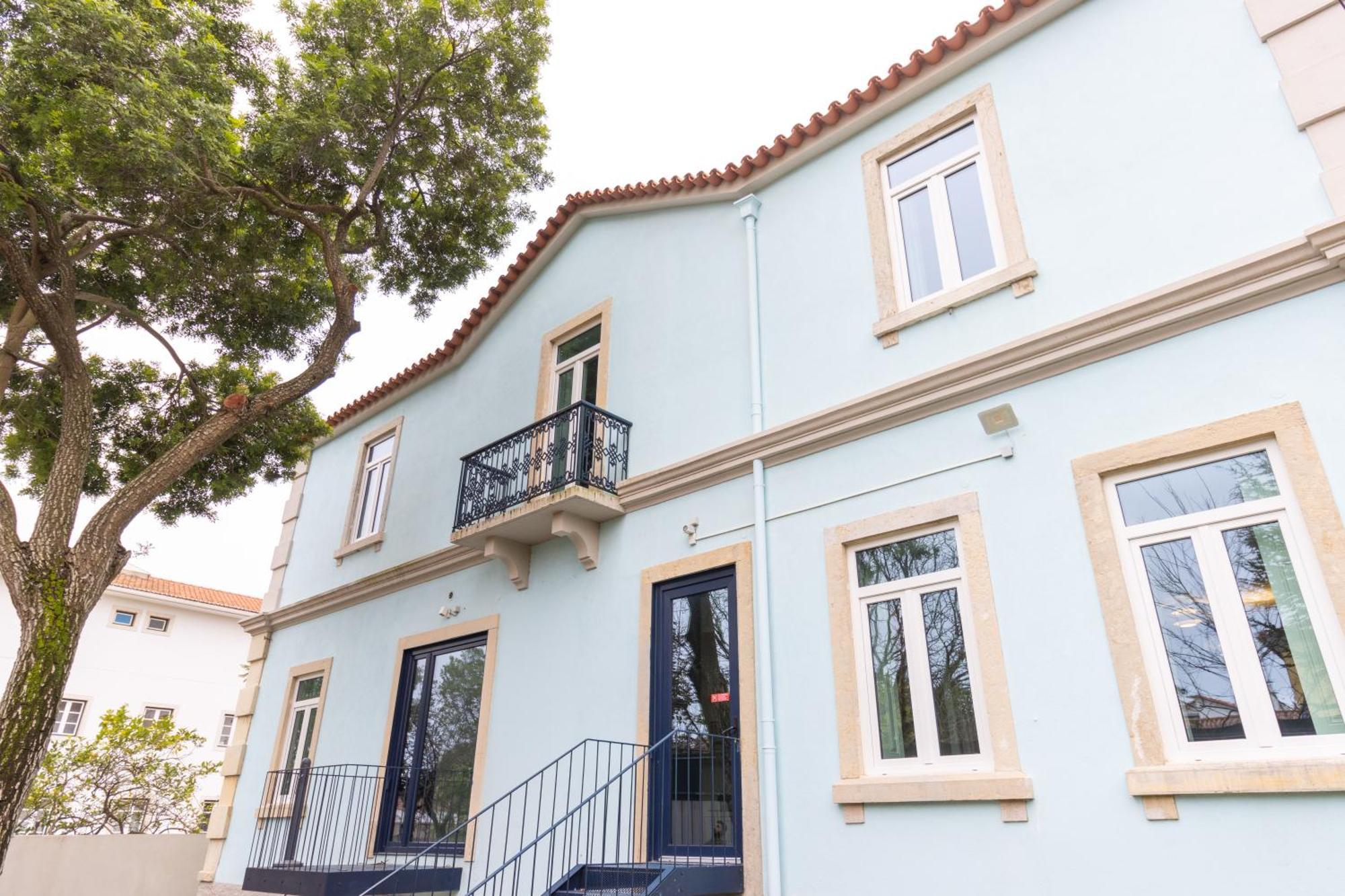 Surf & Sea Suites Parede Bagian luar foto