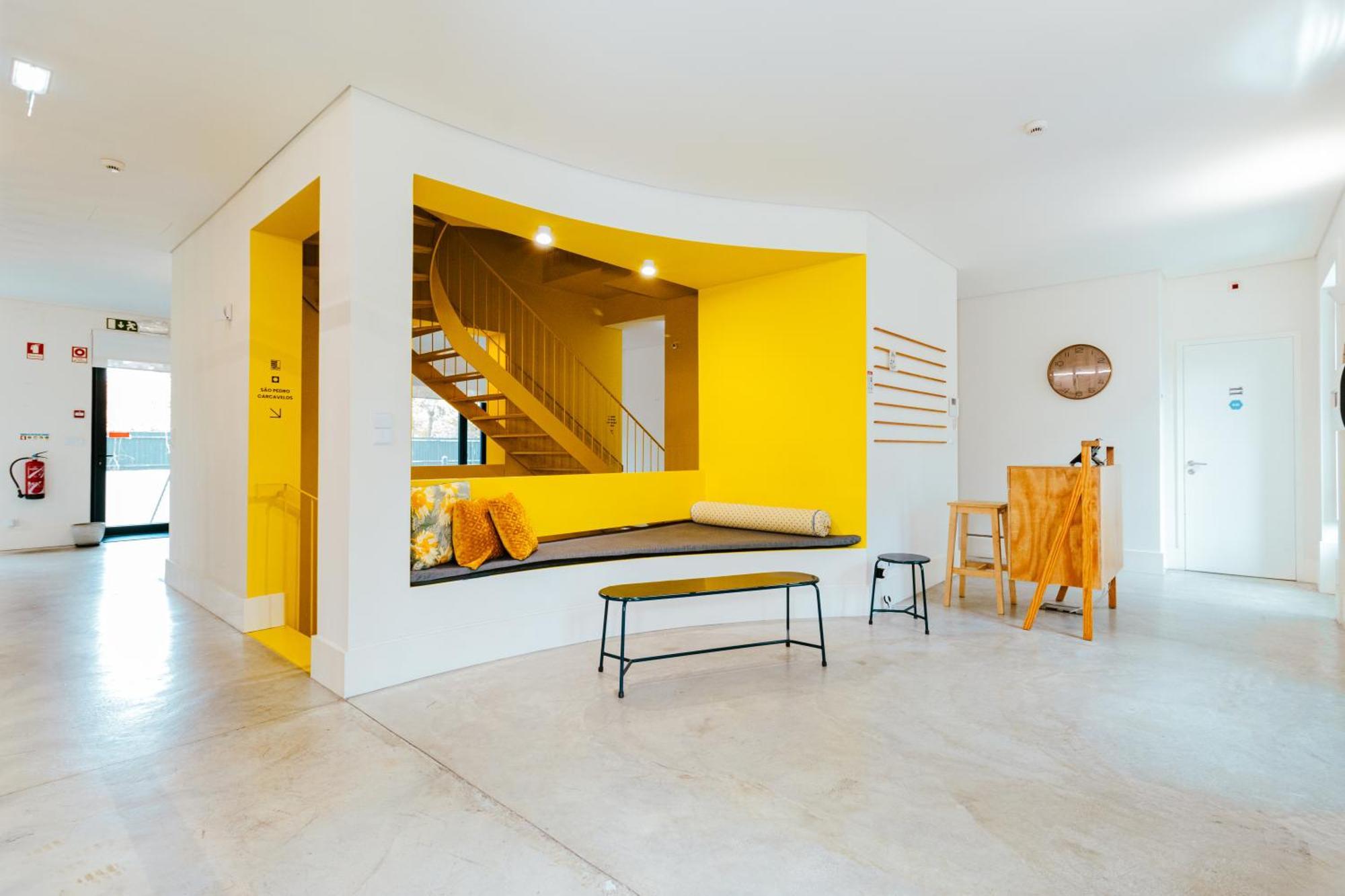Surf & Sea Suites Parede Bagian luar foto