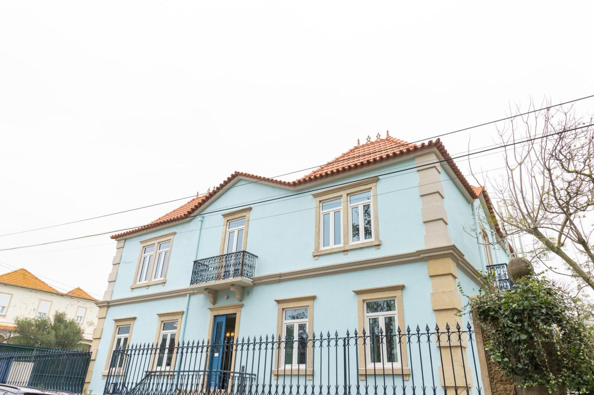Surf & Sea Suites Parede Bagian luar foto