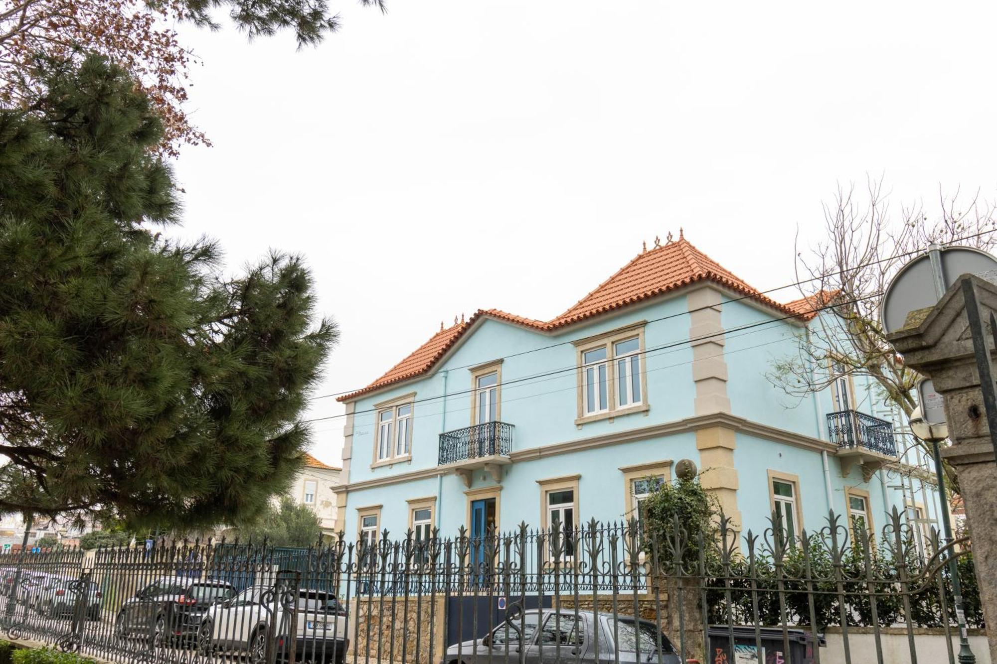 Surf & Sea Suites Parede Bagian luar foto